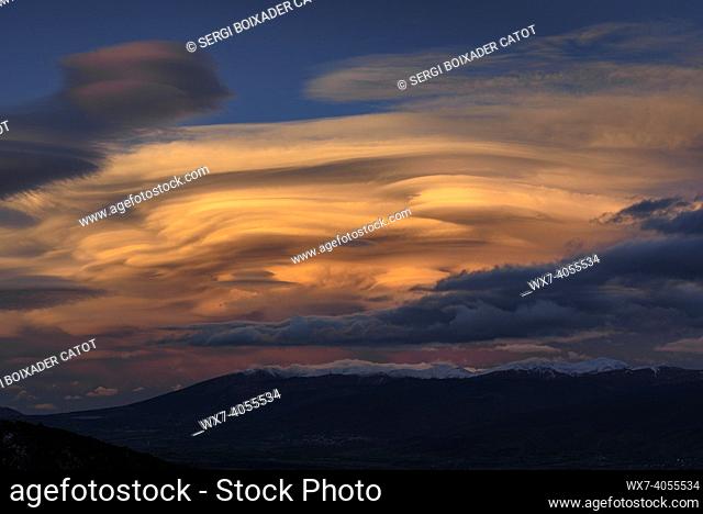 Spring sunset in La Cerdanya, seen from near Ordèn, with lenticular clouds over Puigmal - Cambredase (Lleida, Catalonia, Spain, Pyrenees)