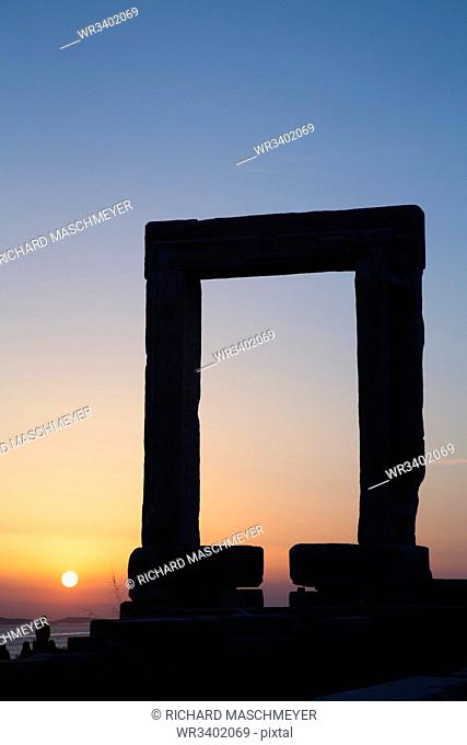 Evening, Temple of Apollo (Portara), Hora (Chora), Naxos Island, Cyclades Group, Greek Islands, Greece, Europe