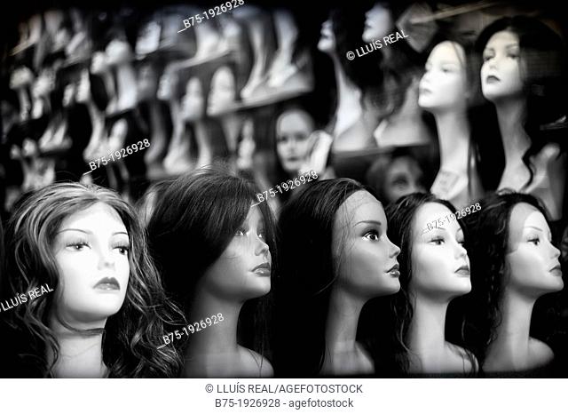 many female mannequin heads with wigs