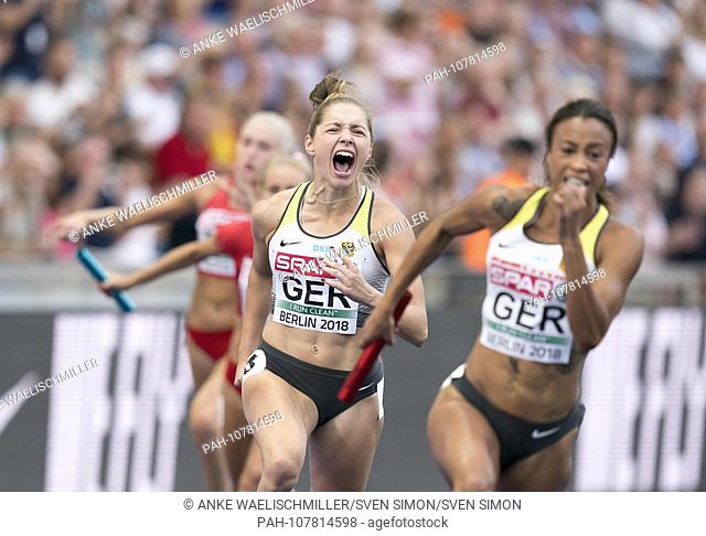 Gina LUECKENKEMPER (LuÌckenkemper) l. (GER) changes the bar to Tatjana PINTO (GER), action, crying after, relay change, semi-final 4x100m women's relay, on 12