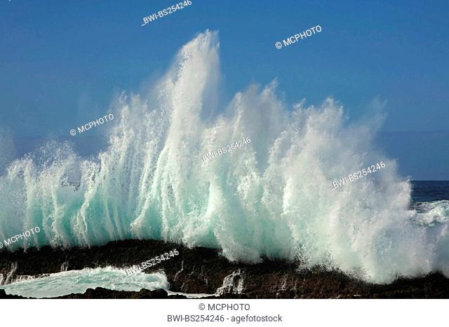 breaking of the waves at Storms River mouth, South Africa, Western Cape, Garden-Route-Nationalpark