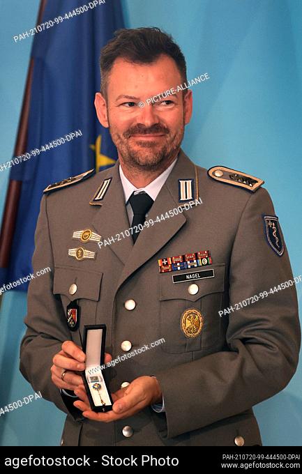 19 July 2021, Bavaria, Munich: Michael Nagel, Sergeant Major of the German Armed Forces, stands in the Bavarian State Chancellery after being awarded the...