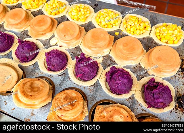 traditional Taiwanese snacks of wheel pies in red beans and taro
