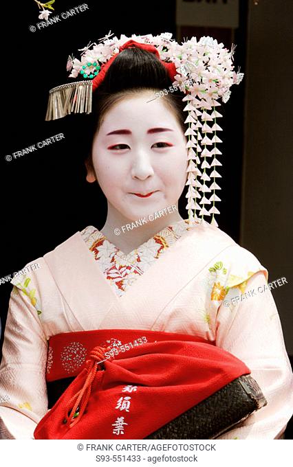 Geisha in traditional make-up and wearing a kimono in the Gion district of Kyoto, Japan