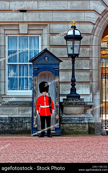 Grenadier Guards. London. Buckingham Palace. Buckingham Palast