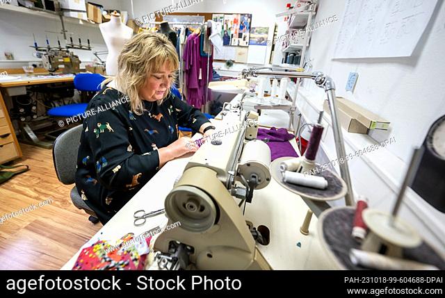 11 October 2023, Lower Saxony, Embsen: Anja Backert makes parts of a garment at the sewing machine. Fashion can be something very individual