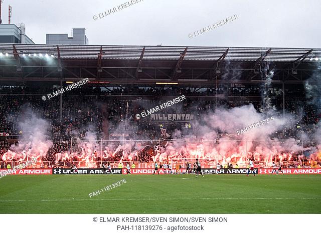St.Pauli fans to finish fireworks, pyrotechnics, pyro, Bengalos, Bengali lights, smoke, smoke bomb, fan, fans, spectators, supporters, Supporters, Ultra, Ultras