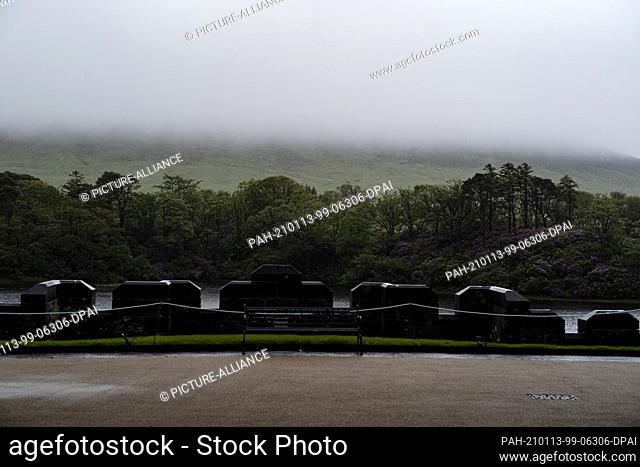 29 May 2019, Ireland, Connach: A view from the Kylemore Abbey estate of Pollacapul Lough near Ireland's cloud-covered Connemara National Park