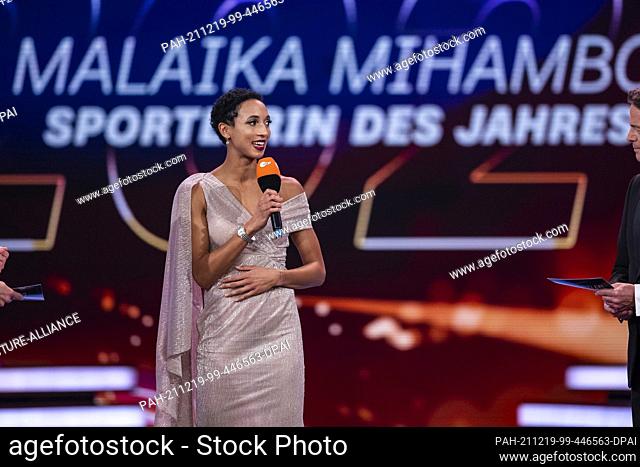 19 December 2021, Baden-Wuerttemberg, Baden-Baden: Long jumper Malaika Mihambo stands on stage at the 2021 Sportswoman of the Year Awards