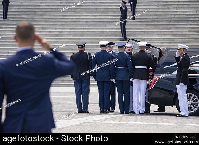 Military District of Washington Casket Team carries Woody Williams’ remains down the East Front Center Steps on Capitol Hill for Chief Warrant Officer 4 Hershel...