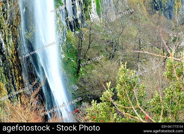 Birth of Assos, Cailagua Waterfall Natural Park Collados del Ason is located in the southeastern part of Cantabria, among the last people Gándara Soba Valley...