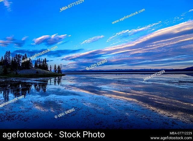 USA, Wyoming, Yellowstone National Park, Grant Village, Yellowstone Lake, view at campground