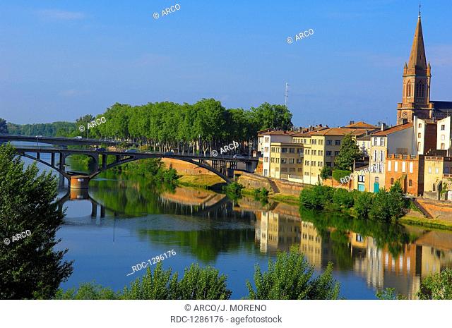 Montauban, River Tarn, Quai vilebourbon, Tarn-et-Garonne Departement, Midi-Pyrenees, France, Europe