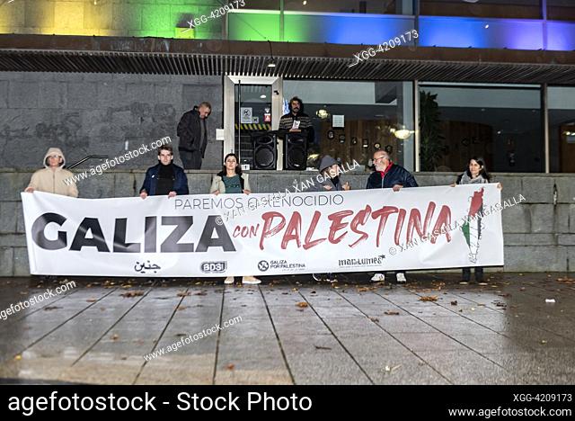 Protest in solidarity with the palestinian people called simultaneously in more than fifteen galician cities. in the image the protest in the city of Cangas