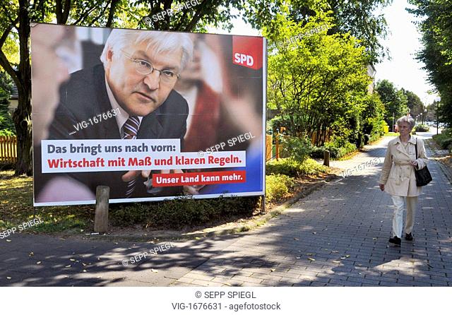 Germany, Bonn, 07.09.2009 Election poster of the SPD with the leading candidate Frank Walter STEINMEIER for the election to the Bundestag at the 27