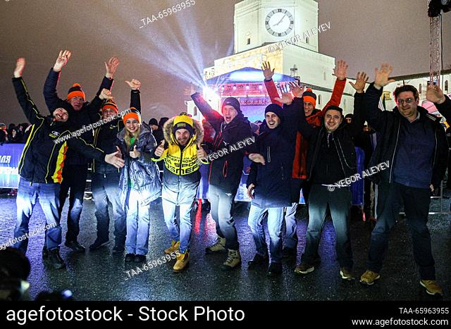 RUSSIA, KAZAN - DECEMBER 21, 2023: Spectators anticipate a motor race set to start from the Kazan Kremlin and mark the opening of the M12 Vostok Highway that...