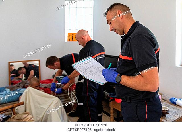 INTERVENTION FOR A DRUNK ADDICT, FIREFIGHTERS FROM THE EMERGENCY RESCUE SERVICES IN ROANNE, LOIRE, FRANCE