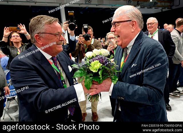 18 May 2023, North Rhine-Westphalia, Essen: Electoral officer Frank Ulrich Montgomery (l) congratulates Klaus Reinhardt, President of the German Medical...