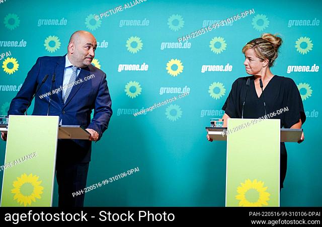 16 May 2022, Berlin: Omid Nouripour, federal chairman of Bündnis 90/Die Grünen, and Mona Neubaur, state chairwoman of Bündnis 90/Die Grünen North...