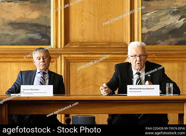 28 April 2022, Switzerland, Zürich: Ernst Stocker (l, SVP), member of the government of the canton of Zurich, sits next to Winfried Kretschmann (Bündnis 90 /...