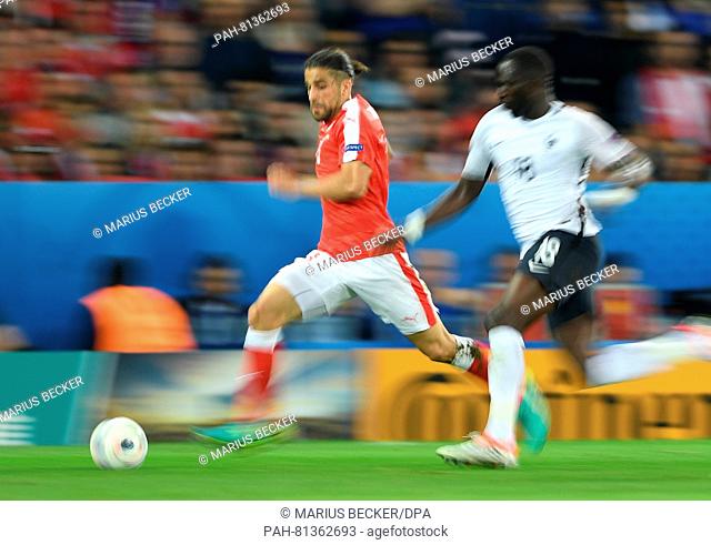Moussa Sissoko (R) of France and Ricardo Rodriguez of Switzerland vie for the ball during the preliminary round match between Switzerland and France at Pierre...