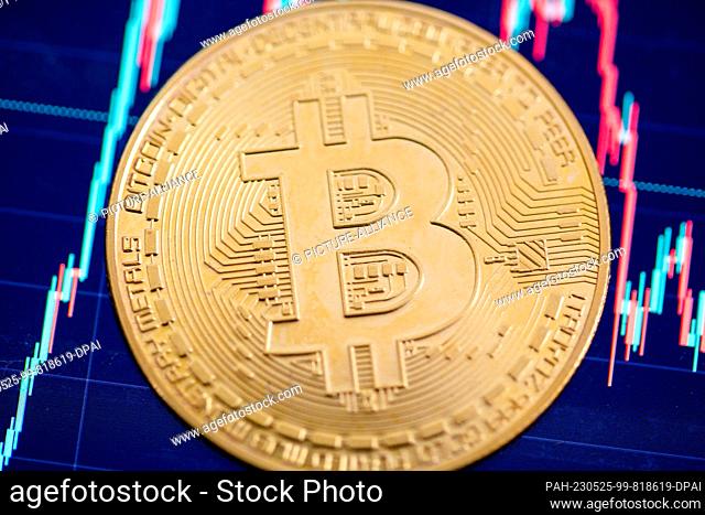 ILLUSTRATION - 22 May 2023, Berlin: A Bitcoin coin lies on a screen showing the Bitcoin - US dollar exchange rate. Photo: Fernando Gutierrez-Juarez/dpa