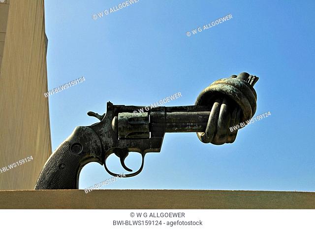 sculpture from Carl Fredrik Reuterswaerd at UNO headquarter, revolver with a node, USA, New York City, Manhattan