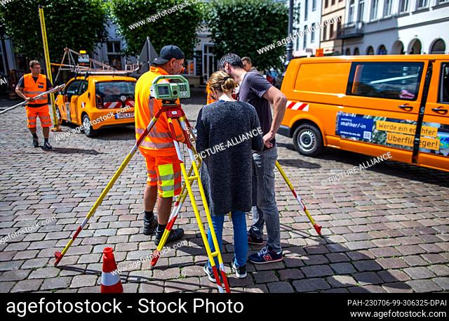 06 July 2023, Mecklenburg-Western Pomerania, Schwerin: Surveying technicians provide information about working with modern surveying technology at the...