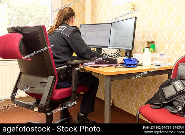 02 November 2023, Brandenburg, Bademeusel: A Federal Police officer sits at her workstation in the processing line for apprehended migrants at the Bademeusel...
