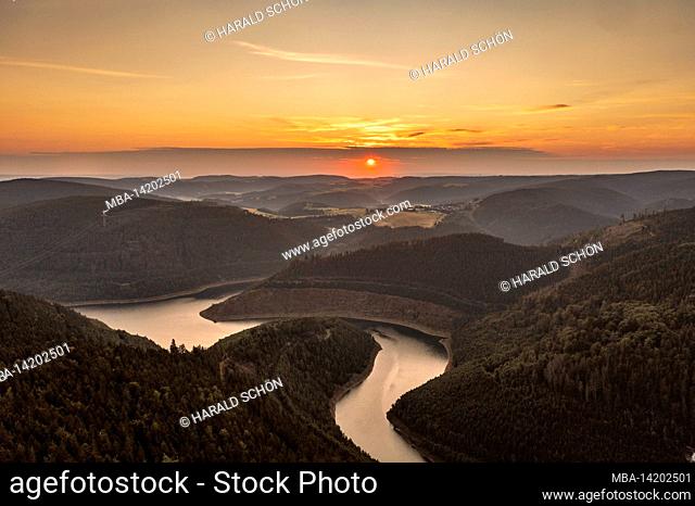 Germany, Thuringia, town of Schwarzatal, Meura (background), Leibis-Lichte dam, landscape, forest, mountains, valleys, sunrise, back light