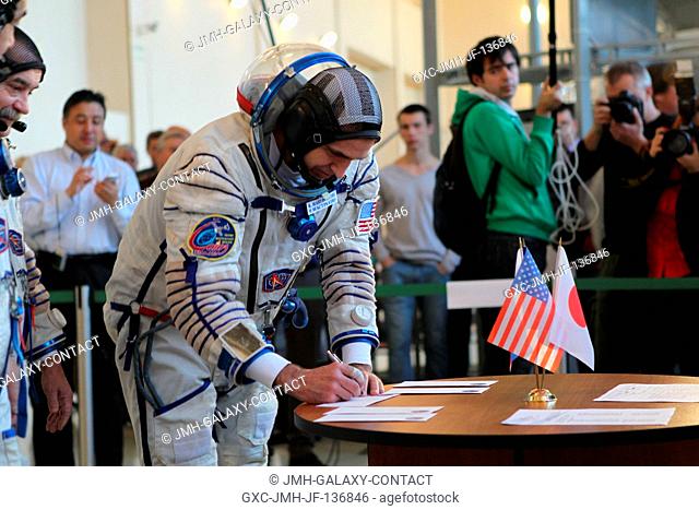 At the Gagarin Cosmonaut Training Center in Star City, Russia, Expedition 3839 Flight Engineer Rick Mastracchio of NASA signs in for final qualification exam...