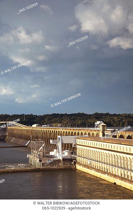 USA, Alabama, Muscle Shoals Area, Florence, Wilson Lock and Dam, Lake Wilson and Tennessee River