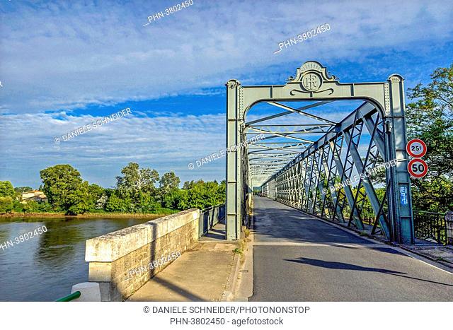 France, Gironde, Castillon-la-Bataille, Tranchard metal bridge over over the Dordogne river
