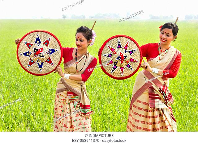 Bihu women holding jaapis