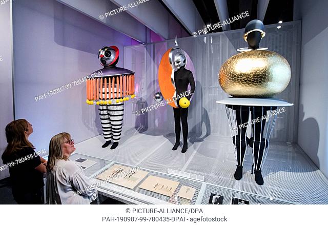 07 September 2019, Saxony-Anhalt, Dessau-Roßlau: Reproductions of the figures of the ""Triadic Ballet"" by Oskar Schlemmer are shown in the exhibition of the...