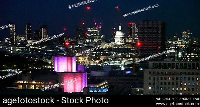 28 October 2022, Great Britain, London: View from the London Eye of the illuminated city center. Photo: Jan Woitas/dpa. - London/England/Great Britain