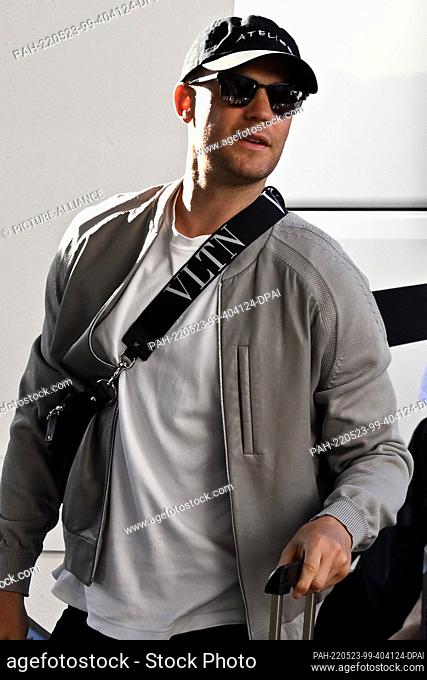 23 May 2022, Spain, Marbella: Soccer: National team, training camp before the start of the Nations League. Goalkeeper Manuel Neuer arrives at the team hotel