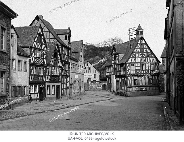 Der Marktplatz in Rhens im oberen Mittelrheintal, Deutschand 1920er Jahre. Market square at Rhens in the upper Middle Rhine valley, Germany 1920s