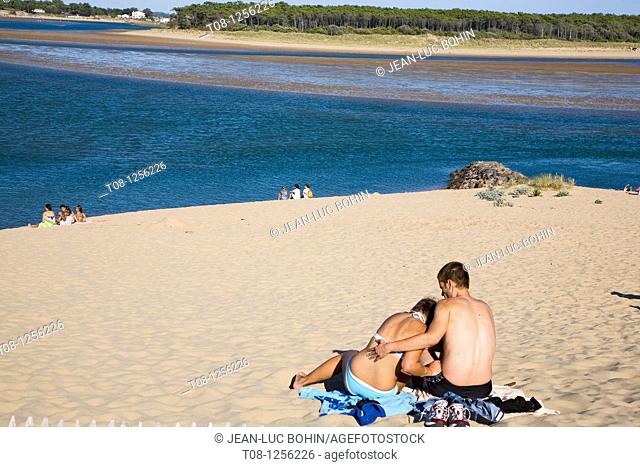 France, 85, Jard sur Mer: Beach Veillon, couple