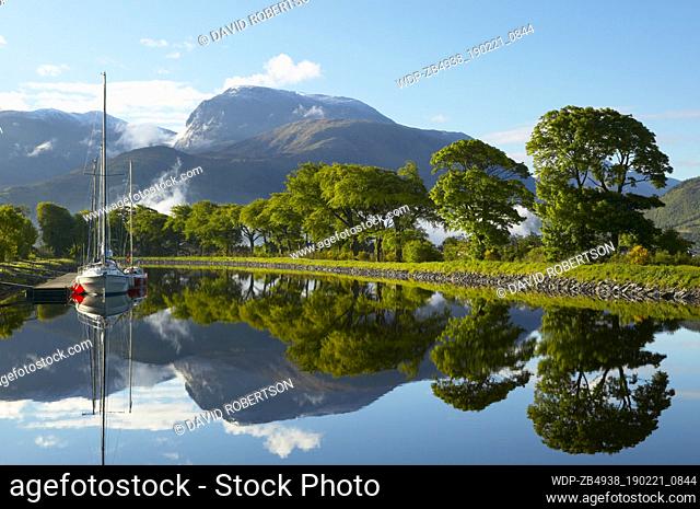 Caledonian Canal, Corpach, near Fort William, Lochaber, Highland, Scotland. View to Ben Nevis, the highest mountain in the UK