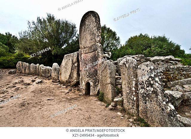 Italy, Sardegna, Arzachena, prehistoric site, Tomba di giganti Coddu Vecchju, nuraghic megalithic tomb, Bronze Age, 1800-1600 BC