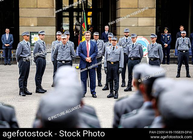14 September 2023, Bavaria, Munich: Markus Söder (CSU, M ), party chairman and prime minister of Bavaria, is photographed with recruits from the mountain troops...