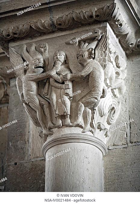 Capital columns in church Sainte-Marie-Madeleine, Vezelay, Burgundy, France