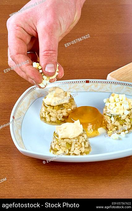 Cook chews the dish with mayonnaise egg cucumber full collection of food recipes jelly with chicken step by step instruction