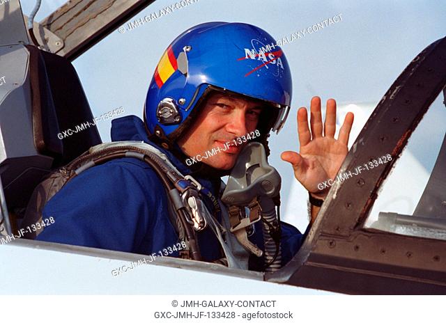 Astronaut Michael E. Lopez-Alegria, mission specialist, prepares to leave Ellington Field in a T-38 jet trainer to join other STS-92 crew members in Florida for...