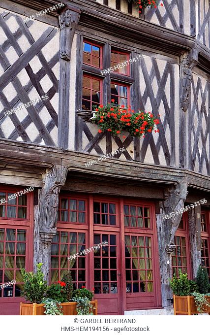 France, Eure et Loir, Chartres, Maison du Saumon Salmon House of the 15th century