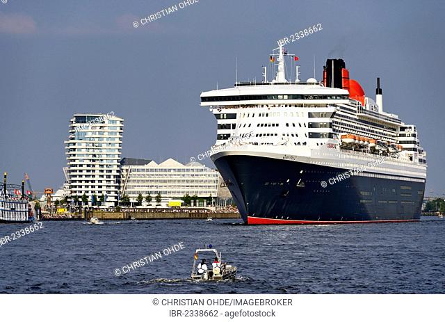 Cruise ship Queen Mary 2 in the harbour, Hamburg, Germany, Europe
