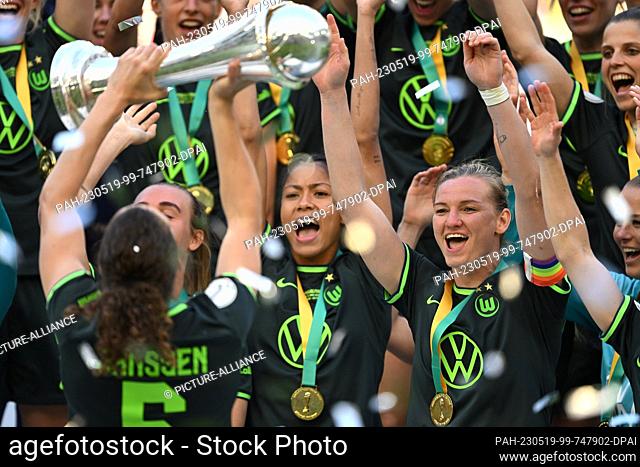 18 May 2023, North Rhine-Westphalia, Cologne: Soccer, Women: DFB Cup, VfL Wolfsburg - SC Freiburg, Final, RheinEnergieStadion:Wolfsburg's Dominique Janssen...