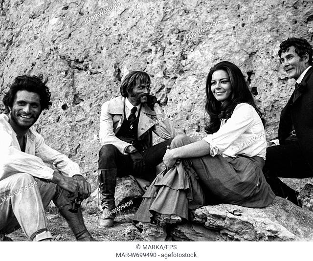 tony musante, franco nero, giovanna ralli, jack palance, durante la lavorazione del film il mercenario, 1968