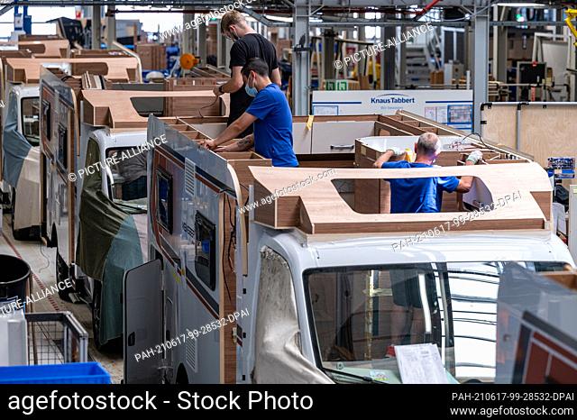 16 June 2021, Bavaria, Jandelsbrunn: Workers assemble motorhomes at the Knaus-Tabbert AG factory. Photo: Armin Weigel/dpa